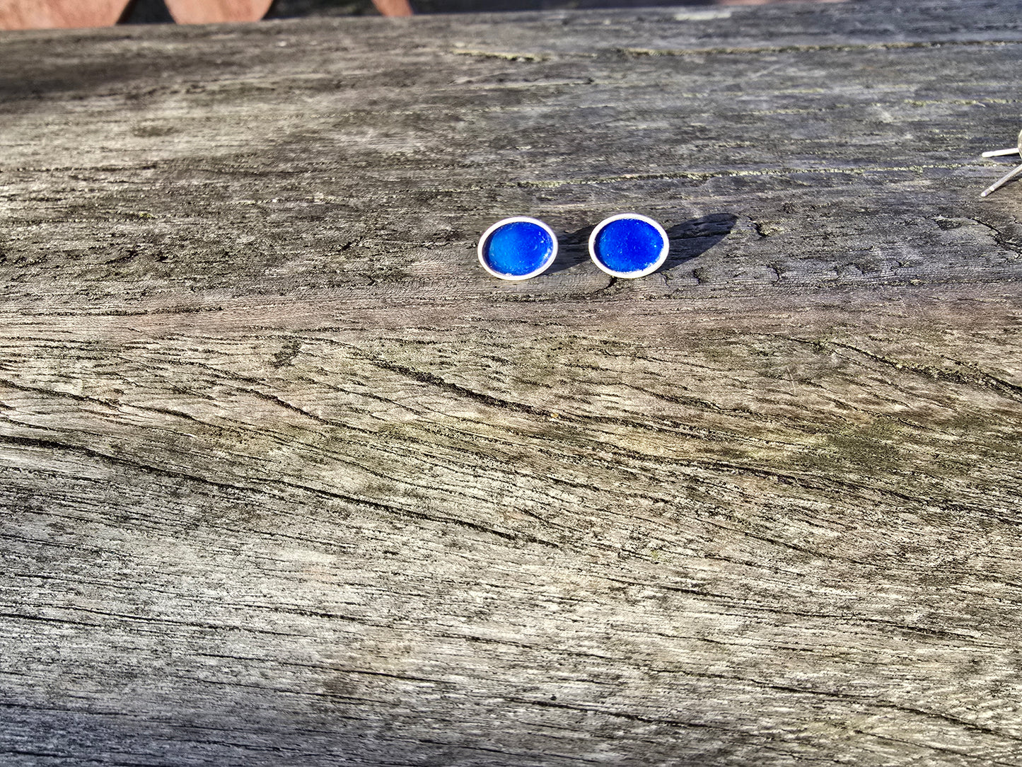Lapid blue oval studs